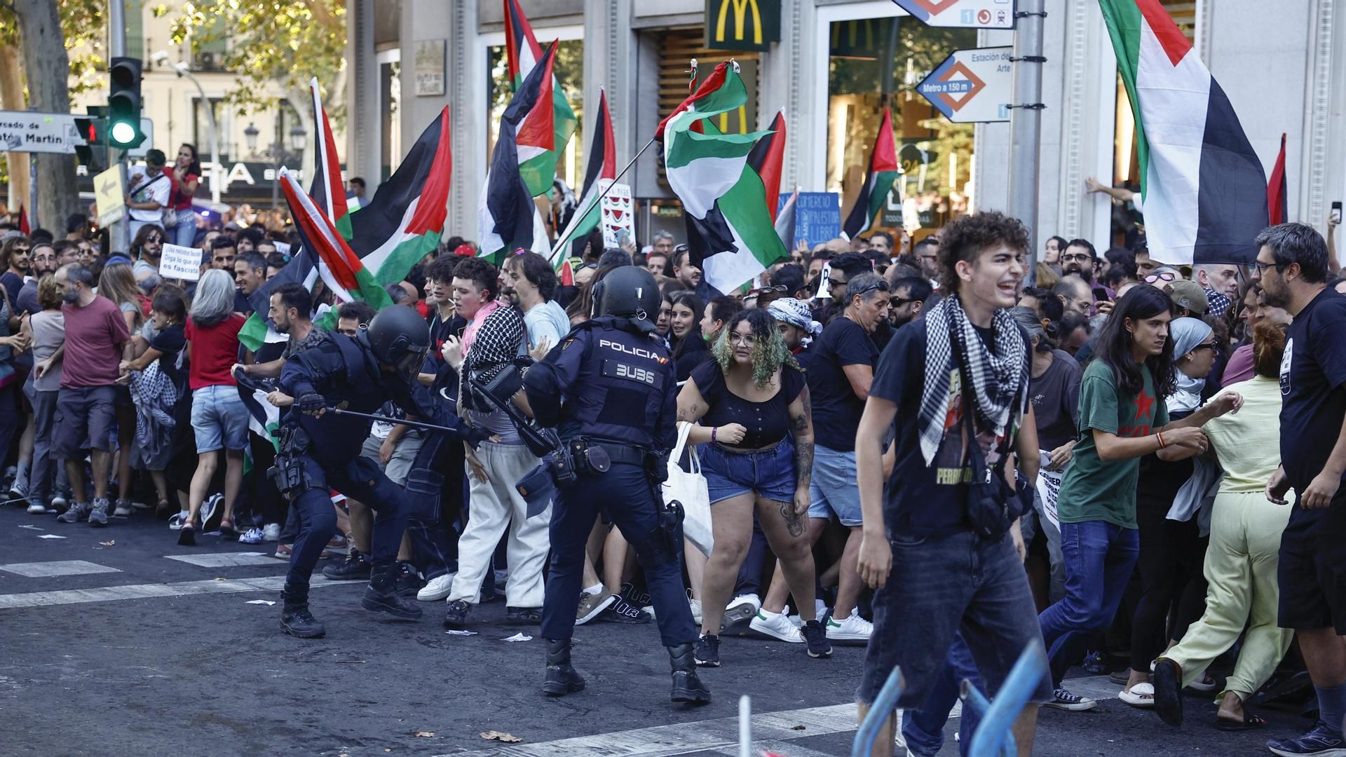 Las imágenes de los manifestantes cortando el recorrido