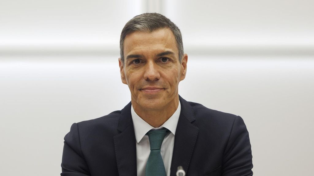 Pedro Sánchez "reconoce a los deportistas" de La Vuelta Ciclista pero "admira" al "pueblo que se moviliza por una causa justa"