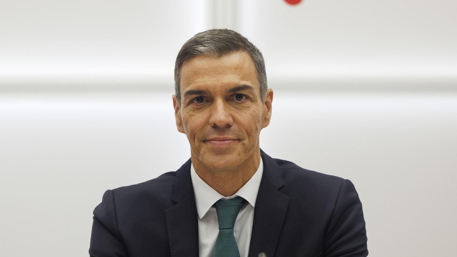 Pedro Sánchez "reconoce a los deportistas" de La Vuelta Ciclista pero "admira" al "pueblo que se moviliza por una causa justa"
