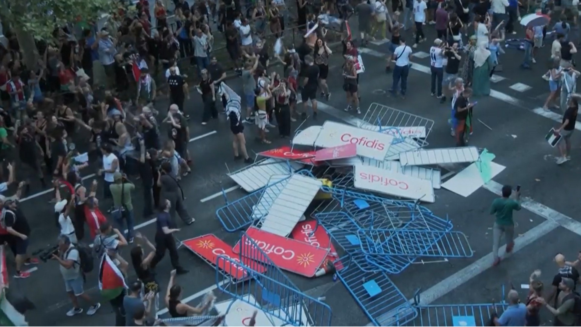 Se cancela La Vuelta Ciclista: José Luis Martínez-Almeida hace "directo responsable" a Pedro Sánchez de que la violencia haya "vencido"