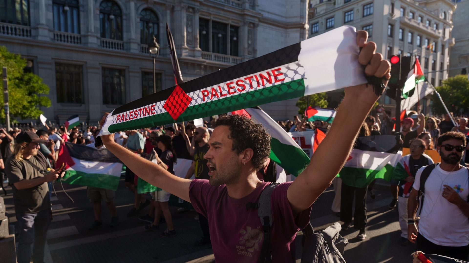 Suspendida la última etapa de la Vuelta Cicilista 2025 por las protestas propalestinas en Madrid