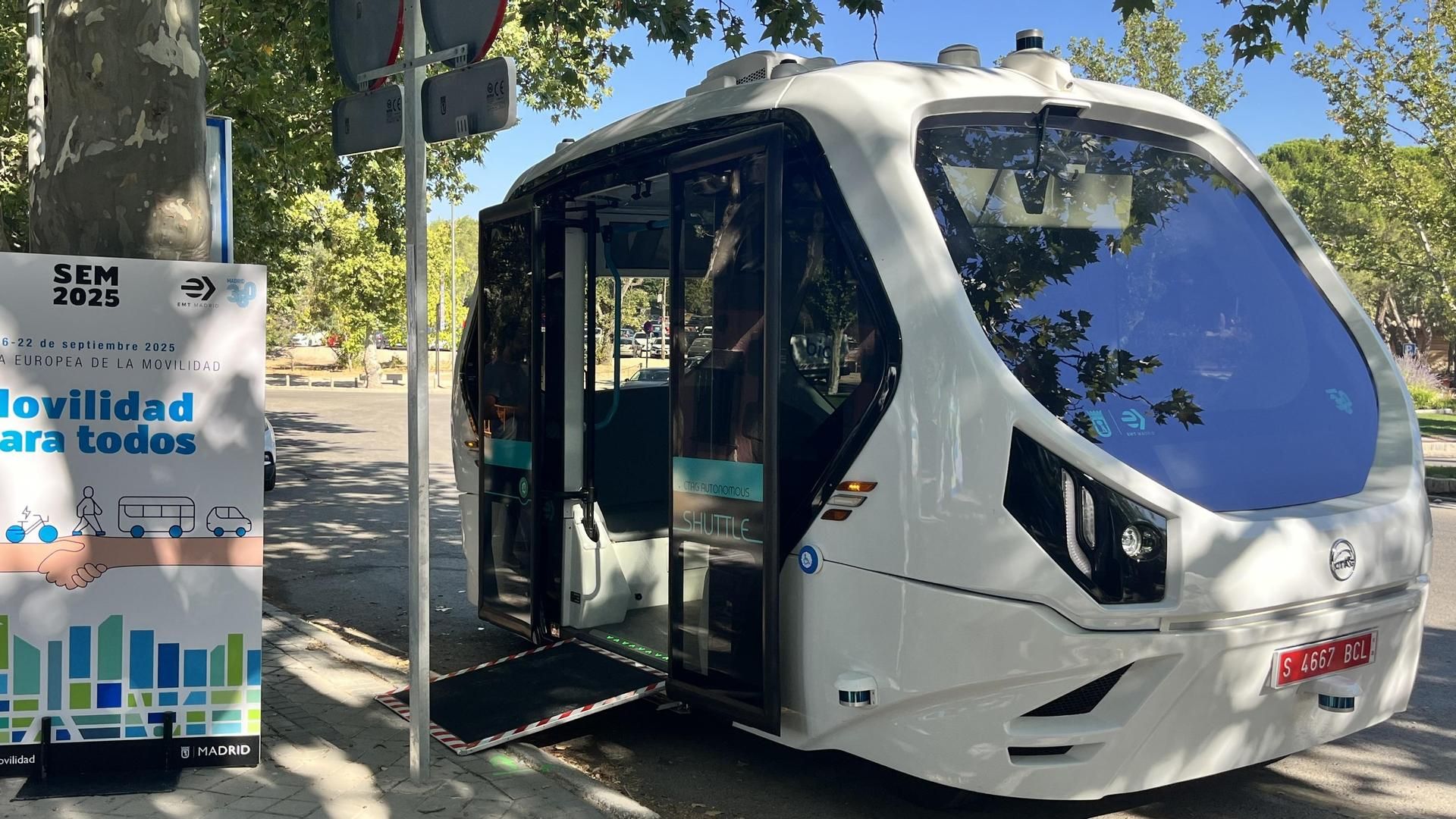 Así funciona el autobús sin conductor que ya circula por Casa de Campo, Madrid: hasta cuándo estará disponible