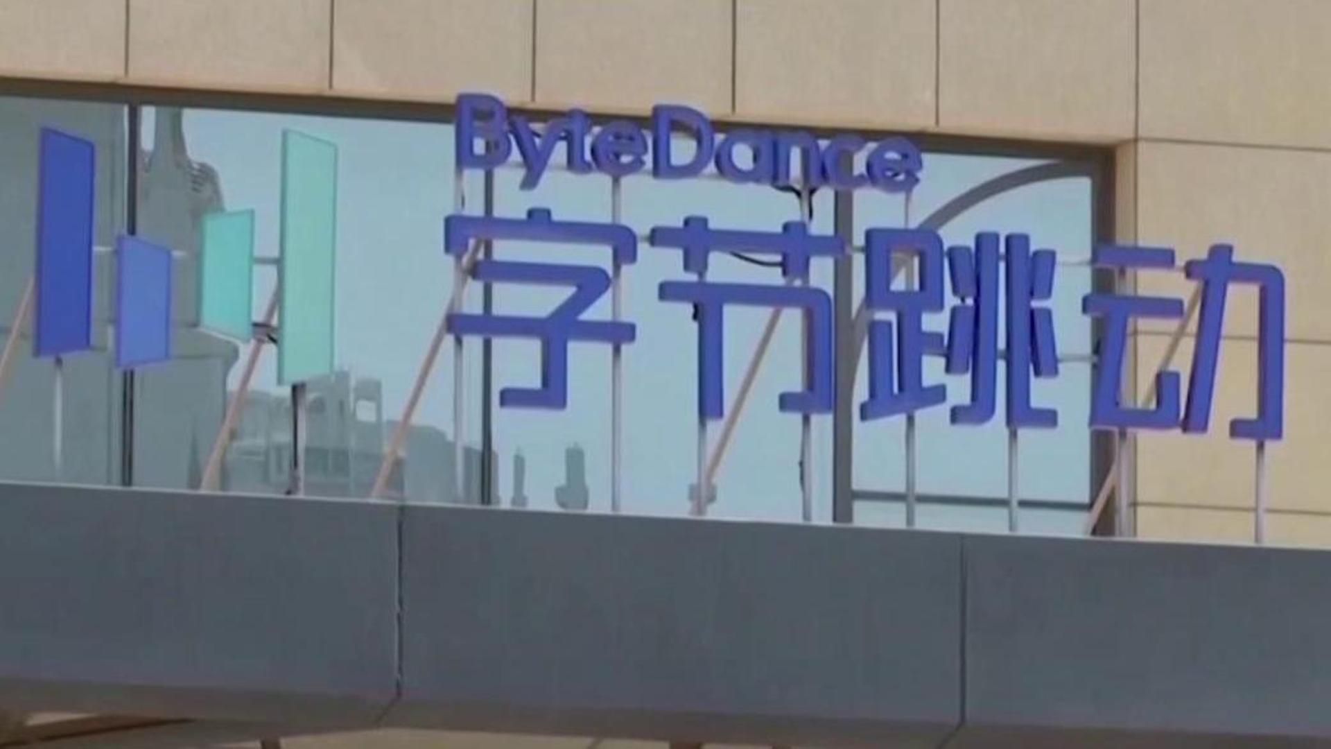 El Secretario del Tesoro de EEUU, Scott Bessent, atiende a los medios de comunicación a su salida de una reunión, a 15 de septiembre de 2025, en Madrid (España).