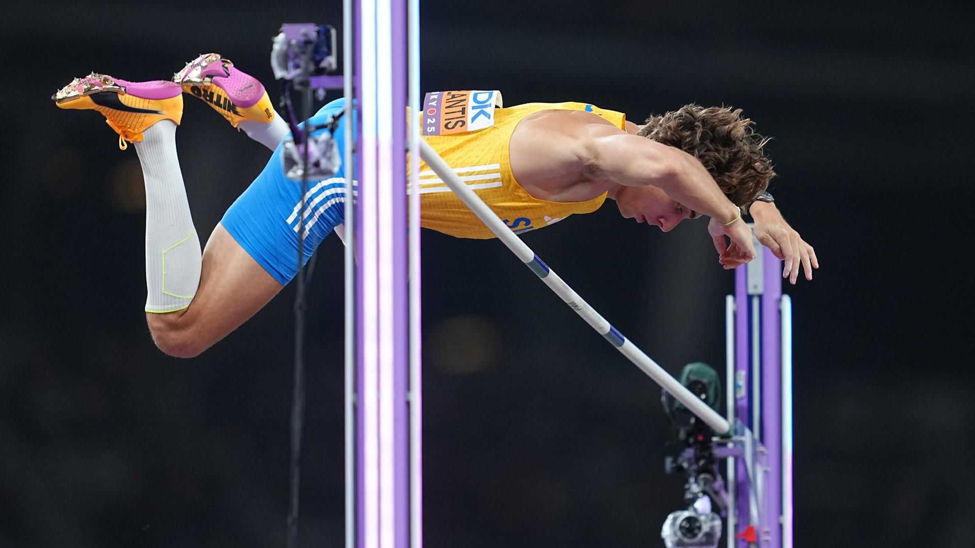 El sueco Duplantis vuelve a batir el récord del mundo de pértiga para certificar su oro mundialista