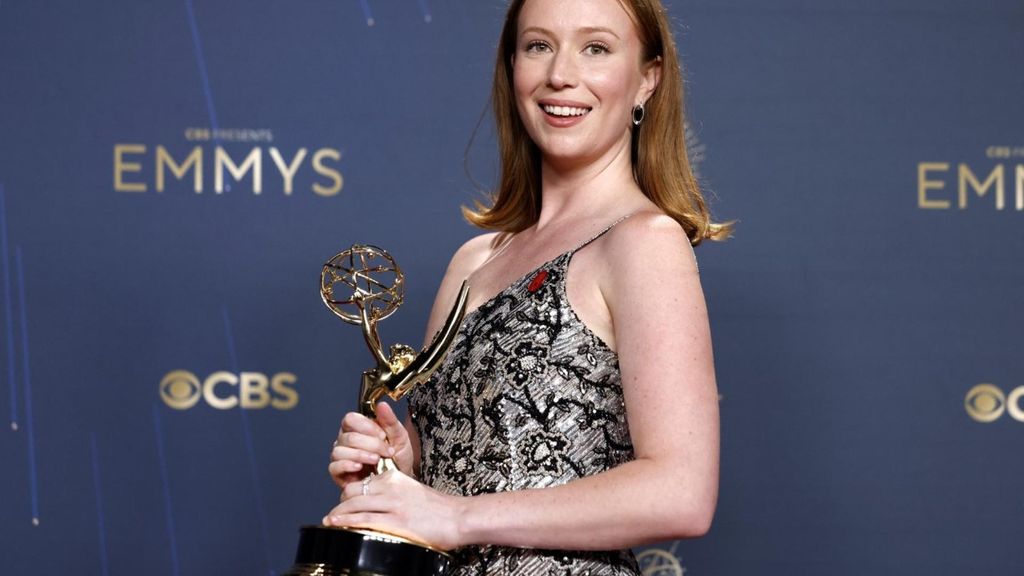 La actriz Hannah Einbinder alza su Emmy al grito de "Palestina libre":  "Es mi obligación como judía"