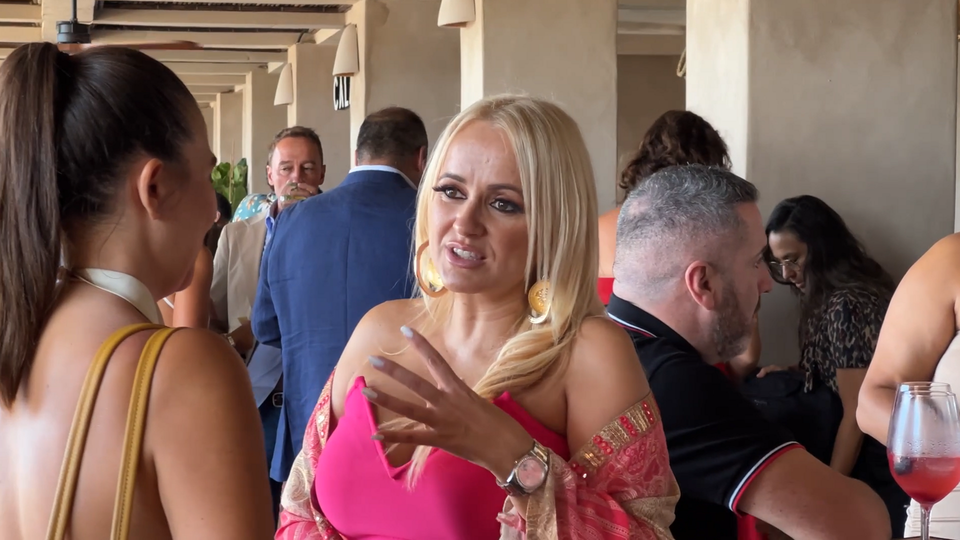 La Húngara, Unax Ugalde y otros famosos en el espectacular cocktail de Mediaset frente al mar Exclusivo Web 15/09/25