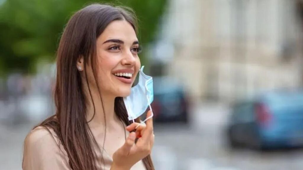 La llegada del verano acelera las ganas de pasear sin mascarilla