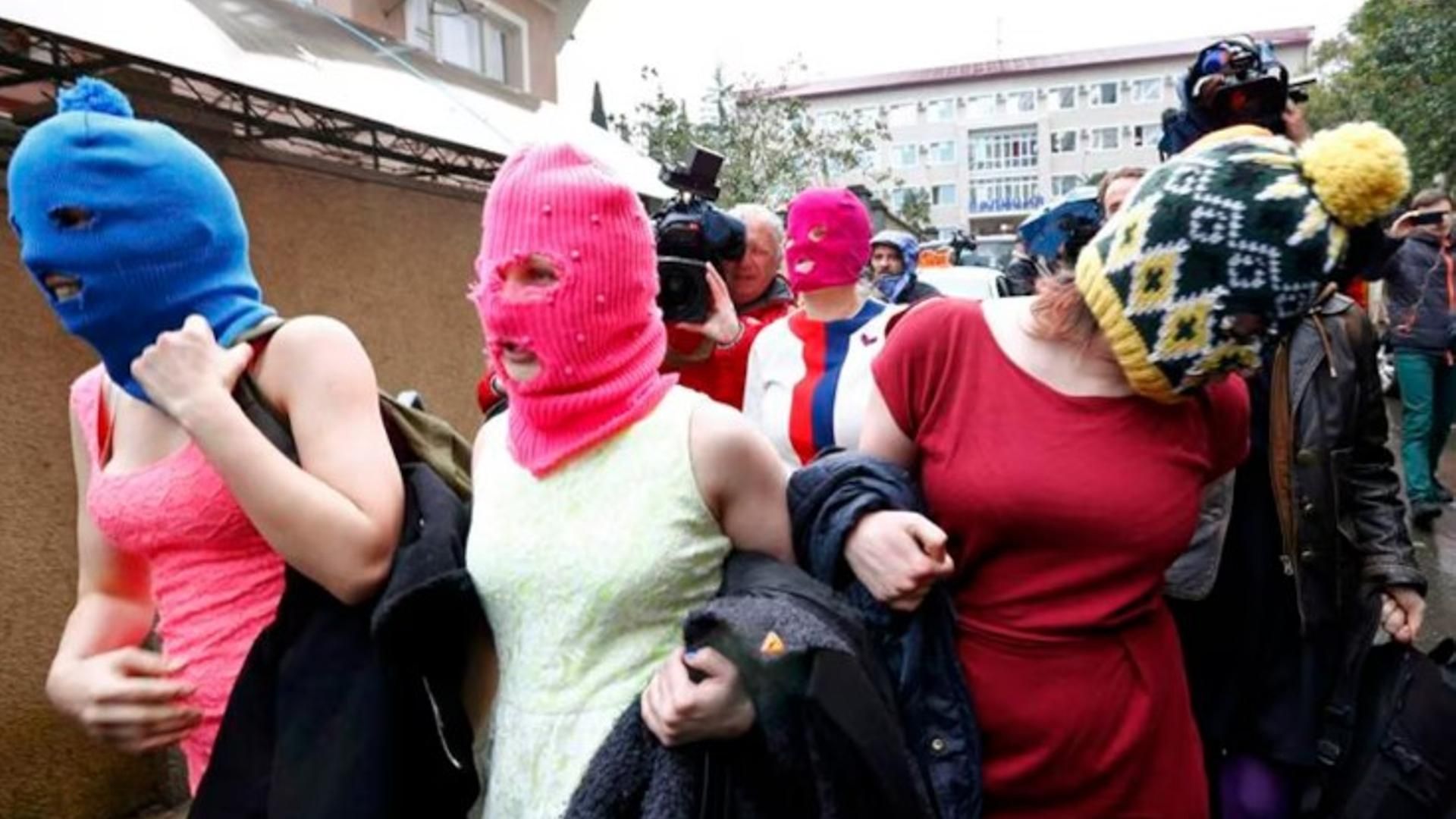 Las Pussy Riots están en busca y captura en Rusia, de donde han tenido que huir.
