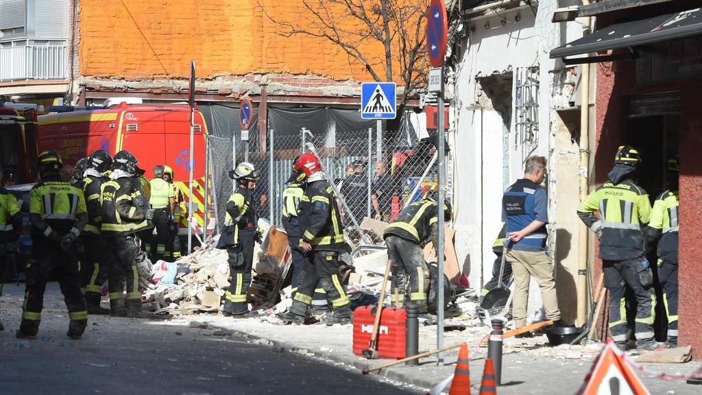 Localizan un segundo cadáver entre los escombros de la explosión en el bar de Puente de Vallecas