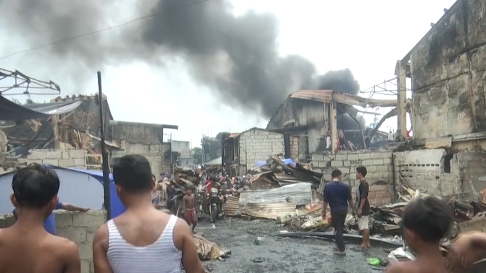 Noche de pesadilla en Filipinas: un incendio devora un barrio residencial en Manila dejando cerca de 1.000 familias sin casa Noche de pesadilla en Filipinas: un incendio devora un barrio residencial en Manila dejando cerca de 1.000 familias sin casa