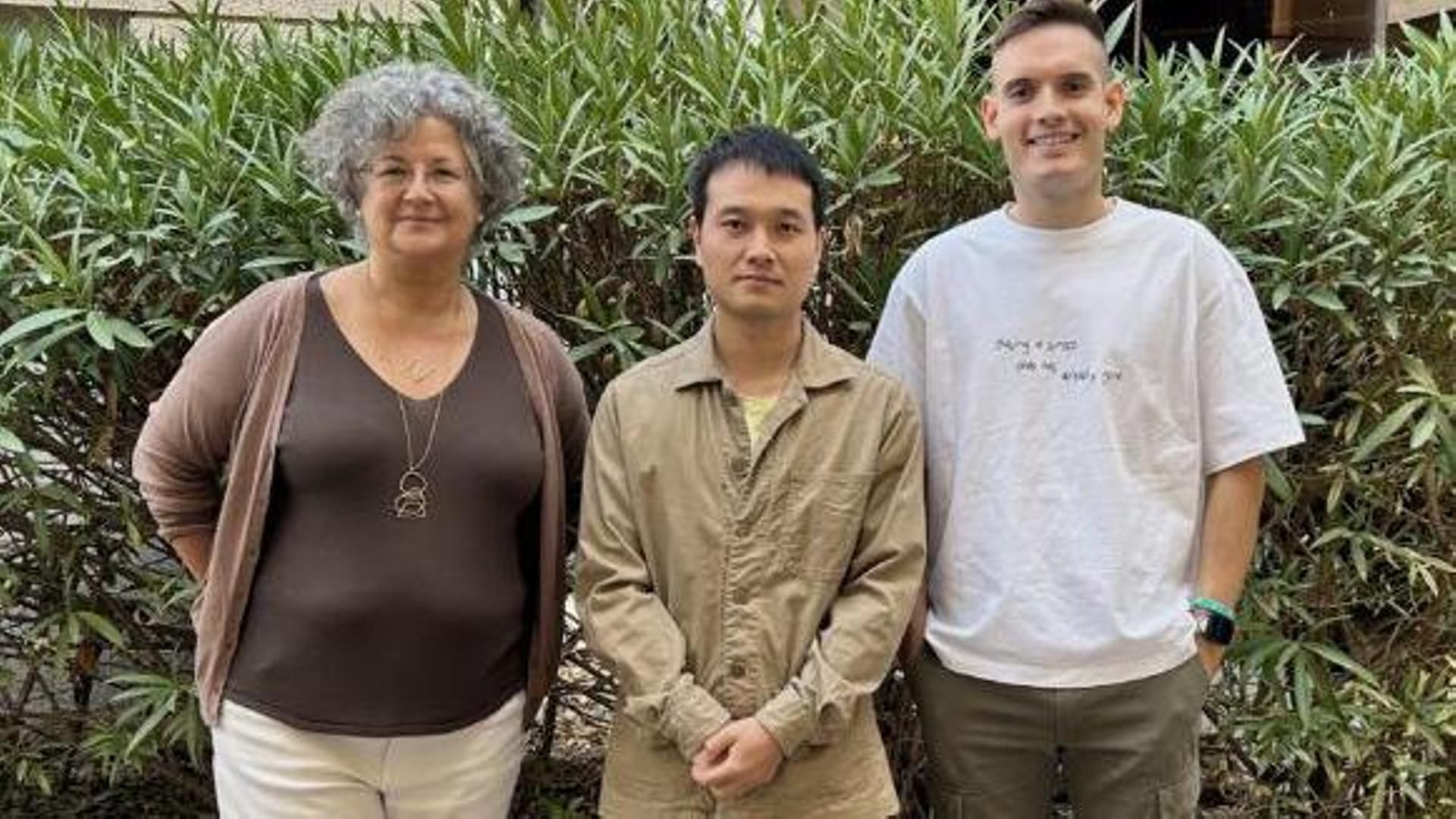 Núria Malats, Nannan Xue y Sergio Checa, en el Centro Nacional de Investigaciones Oncológicas (CNIO)