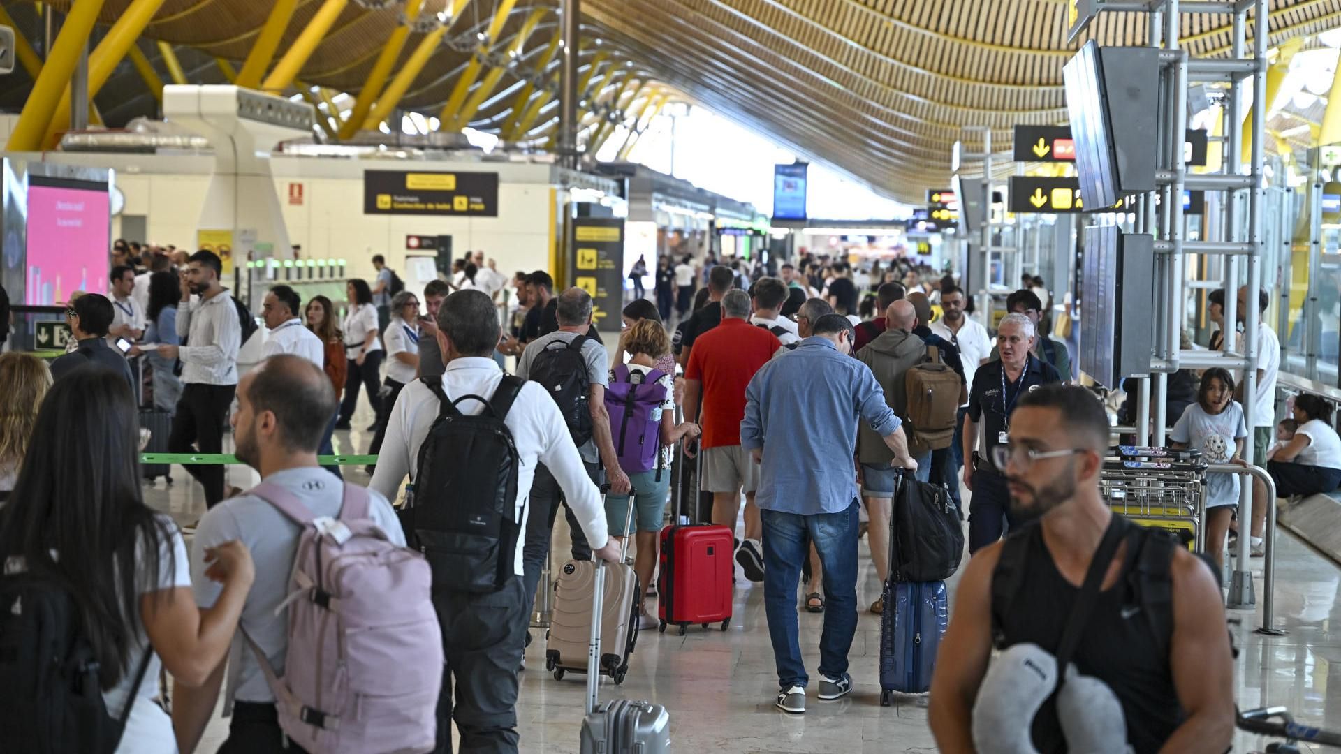 Problemas para los pasajeros en Barajas por la huelga de vigilantes de los controles de seguridad