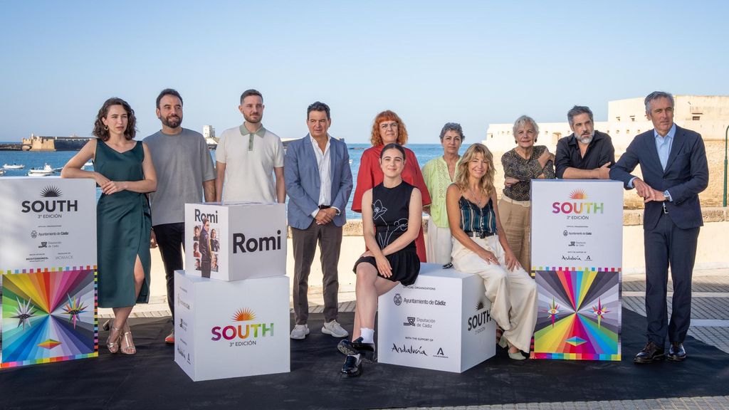 ROMI PHOTOCALL EQUIPO DE LA SERIE  (12)