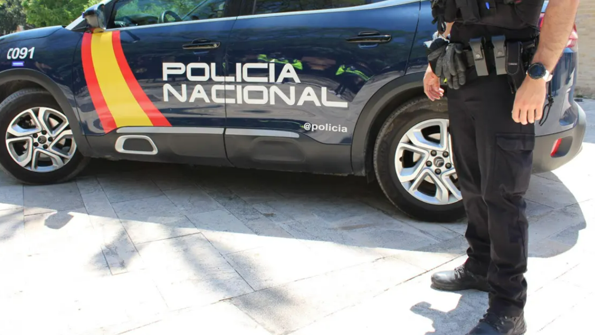 Un coche aparcado cae cuesta abajo y mata a una bebé de 20 días: su madre, en estado crítico con una pierna amputada