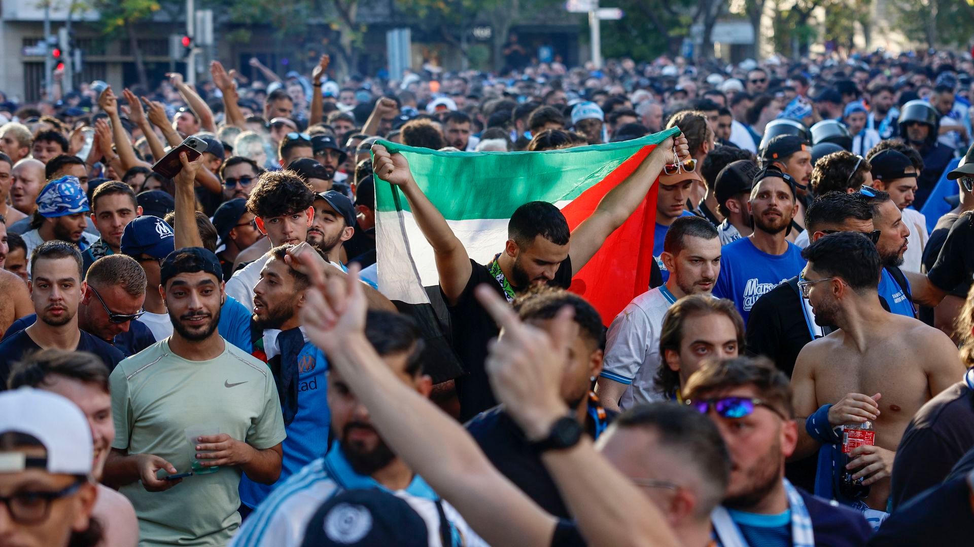 Aficionados del Olympique de Marsella, en la previa del partido contra el Real Madrid