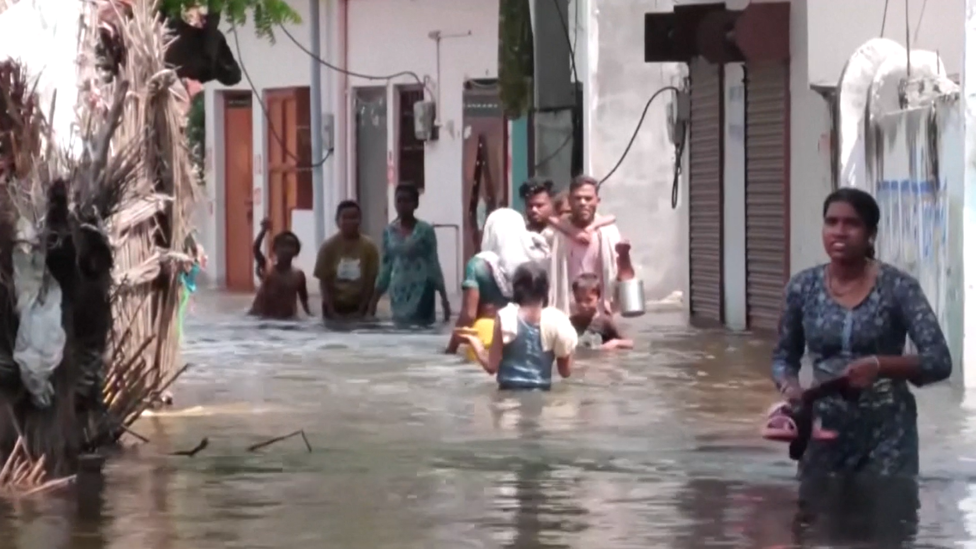 Al menos cuatro muertos y decenas de desaparecidos tras las repentinas inundaciones en la India