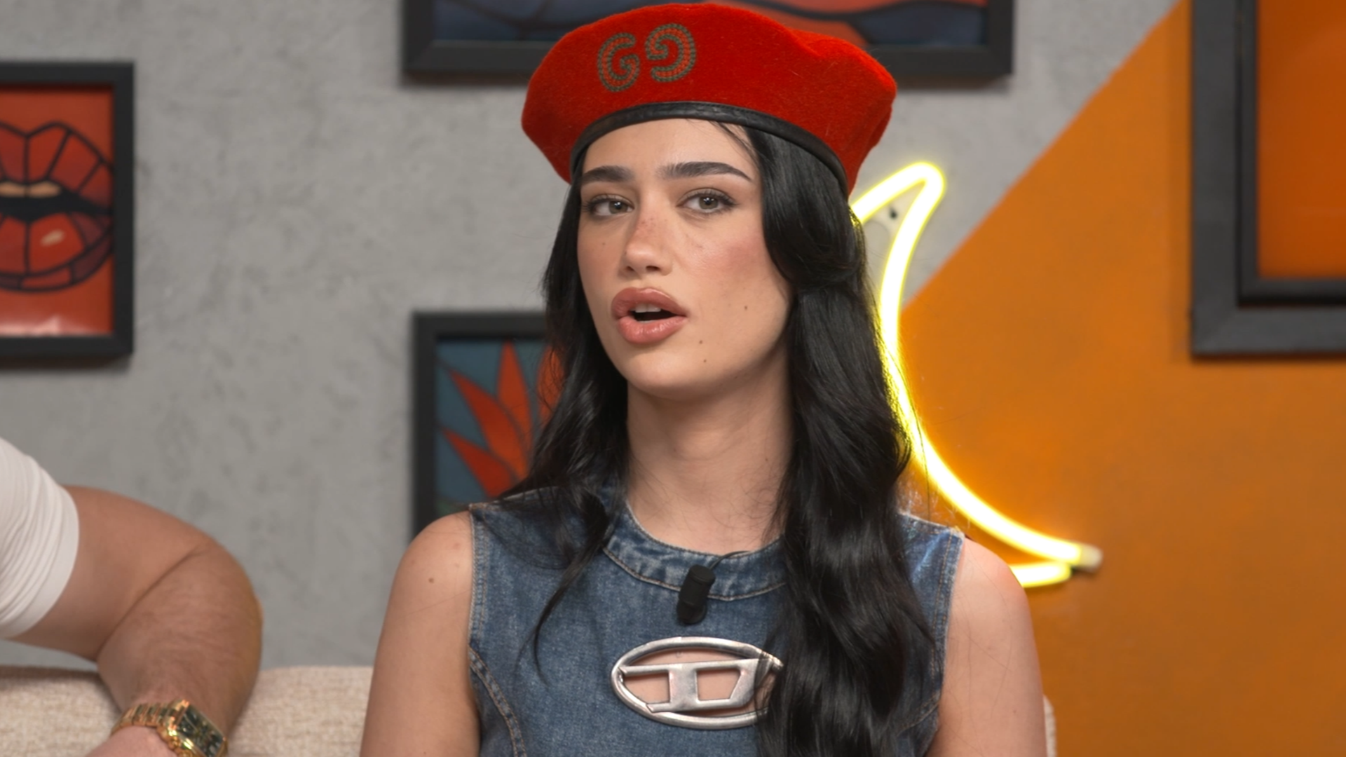 Alexandra explica por qué sigue viviendo con su expareja en la misma casa: "Está deseando que encuentre a alguien"