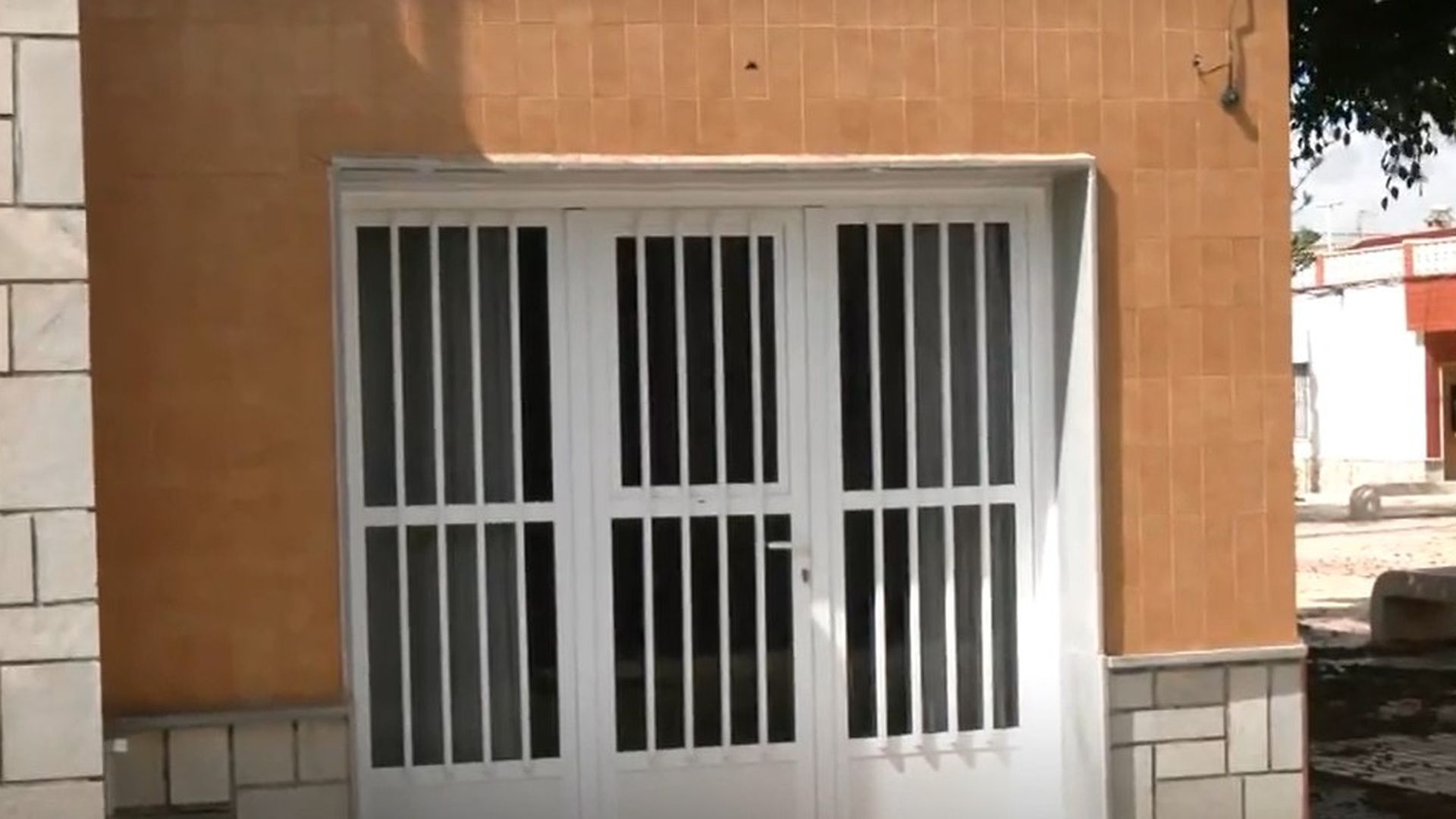 El presunto asesino de El Algar salió a la calle "ensangrentado y gritando que la víctima estaba en su casa"