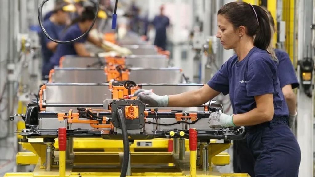 Stellantis y la china CATL invertirán 4.100 millones de euros para crear la mayor planta de baterías de España