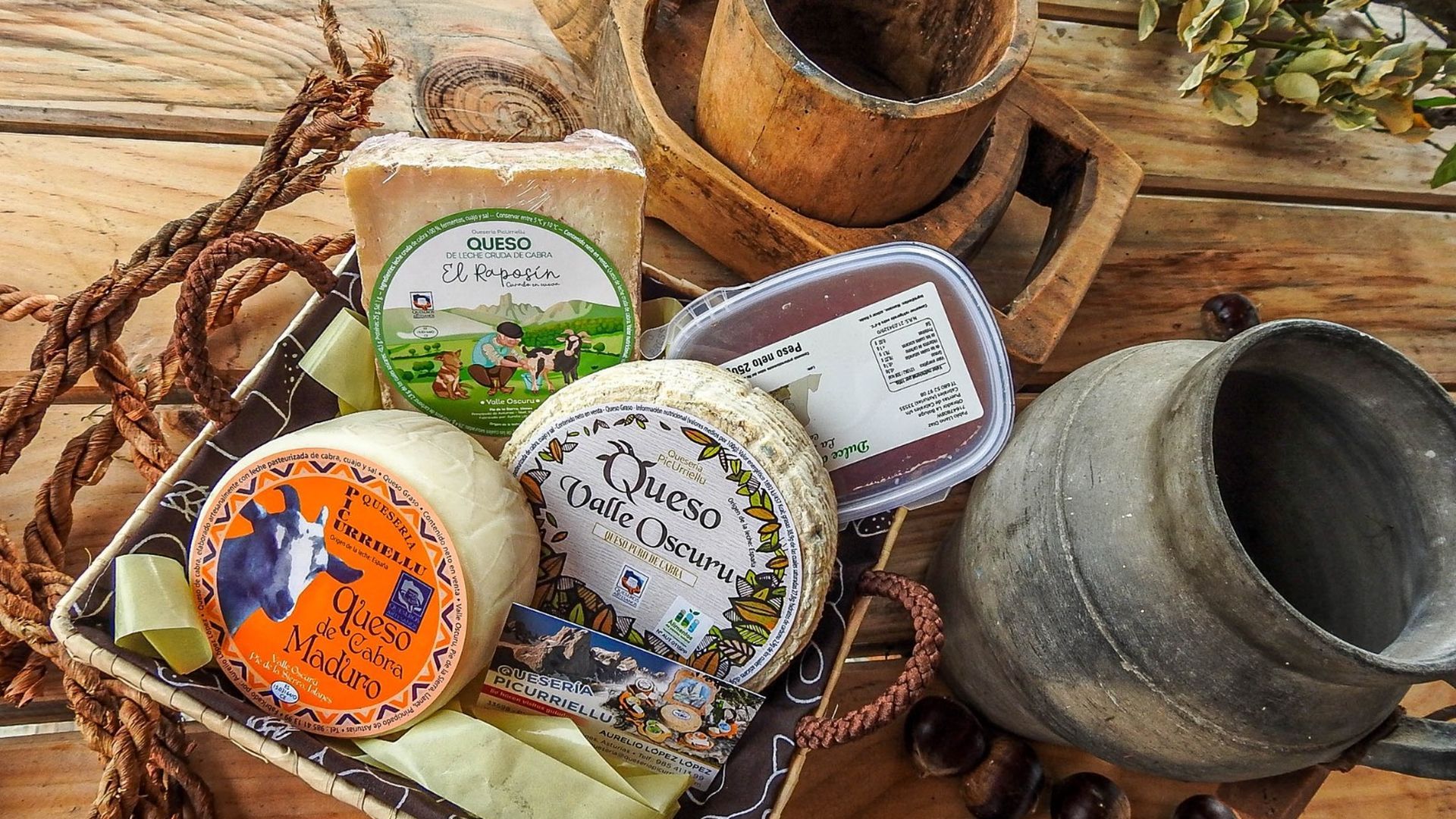 Uno de los lotes que envián cada mes a los padrinos