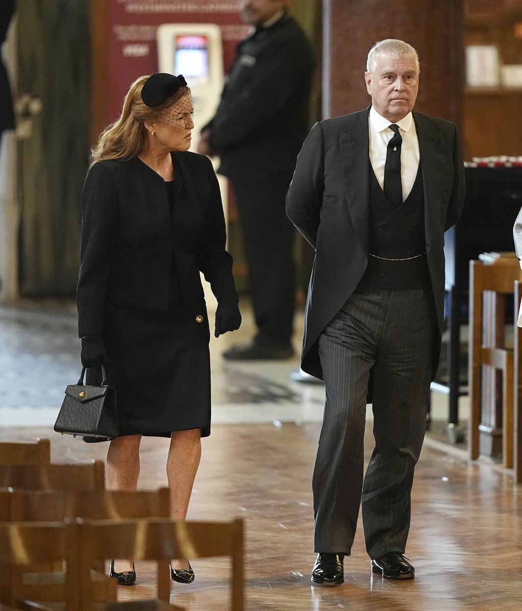 La duquesa de York y el príncipe Andrés, en el interior de Westminster