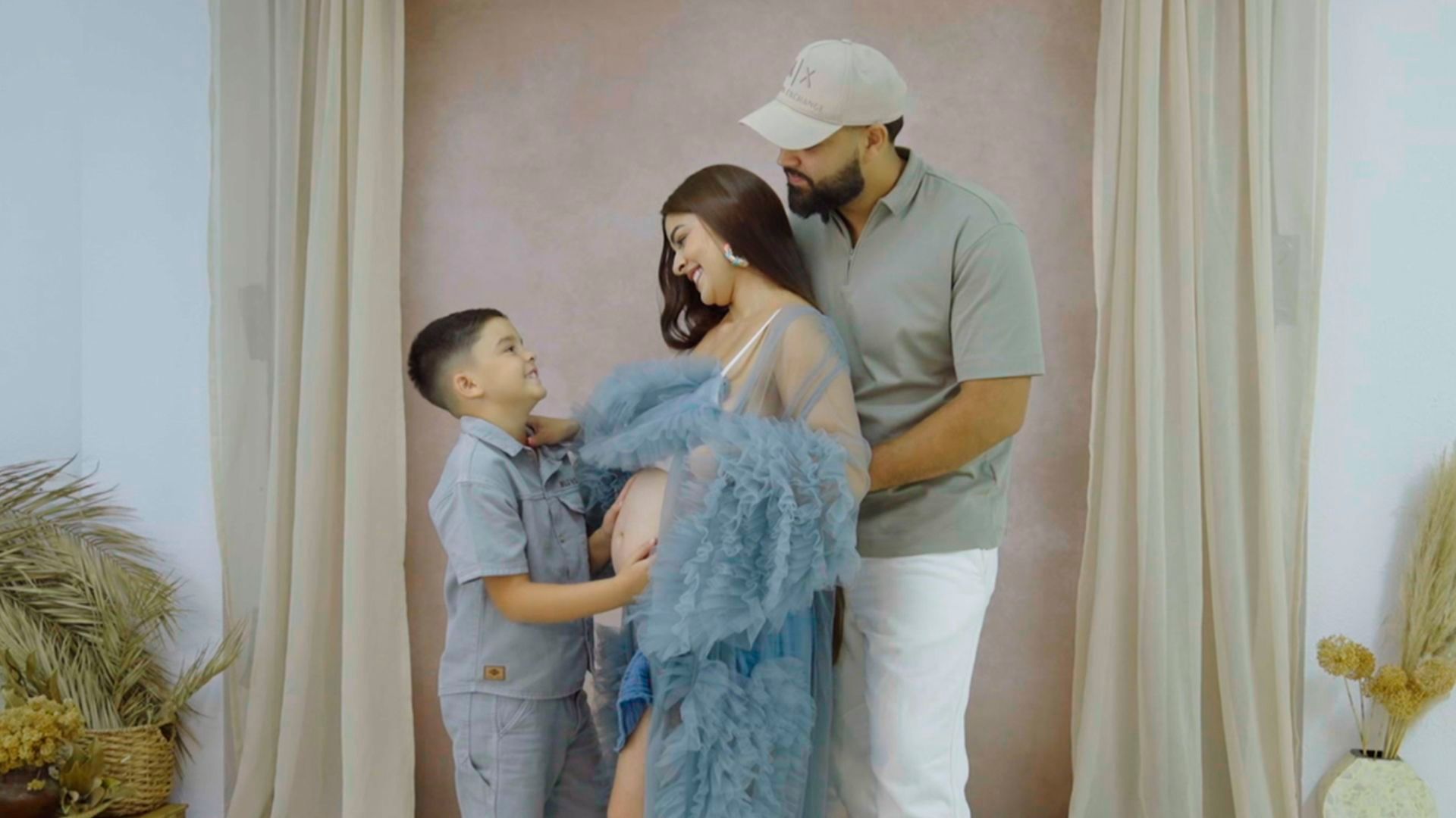 La Rebe posa embarazada con José Navarro y su hijo: las fotos Mi embarazo by La Rebe Temporada 1 Top Vídeos 32