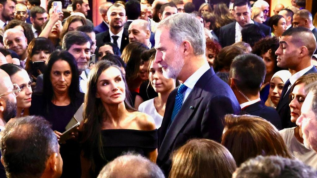 Loas reyes se reúnen con los españoles que vivien en Egipto