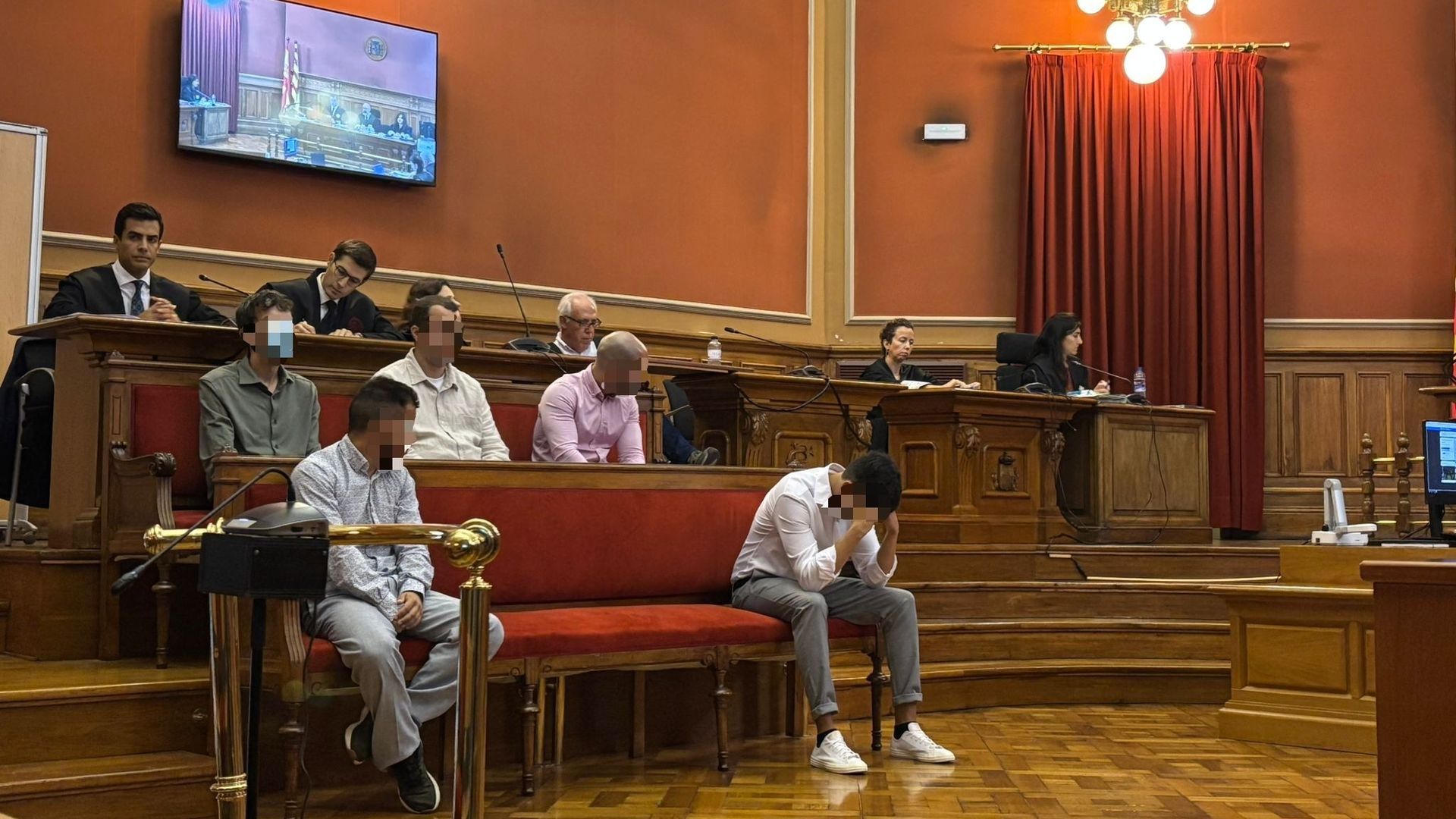 Los acusados de la 'manada de Castelldefels', Barcelona, pactan penas inferiores a 9 años