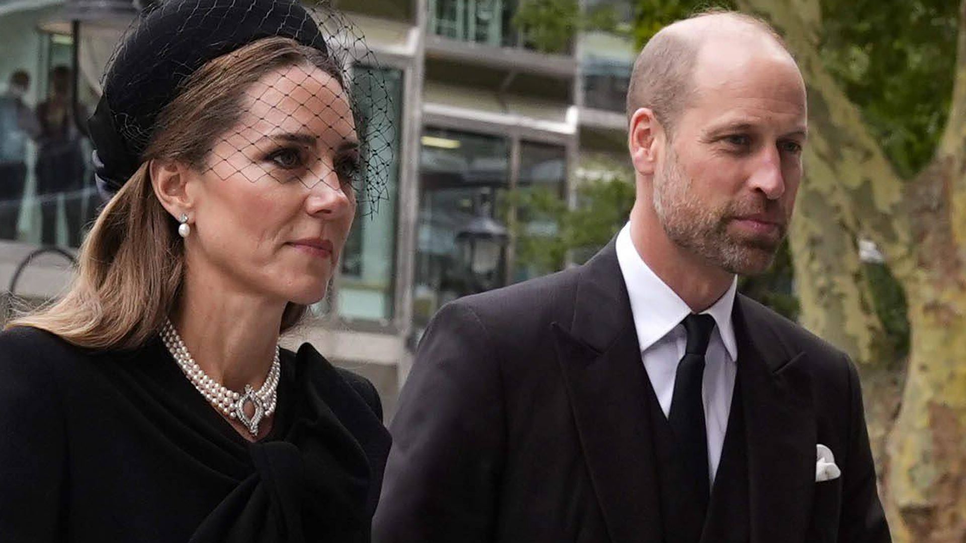 Los príncipes de Gales, a su llegada al funeral de la duquesa de Kent