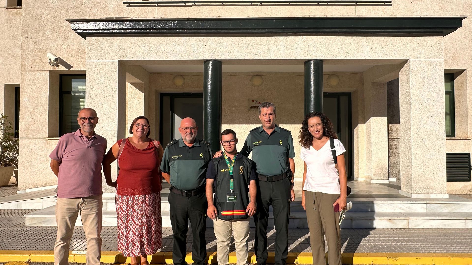 Alberto junto a sus nuevos compañeros de la Comandancia de Cádiz