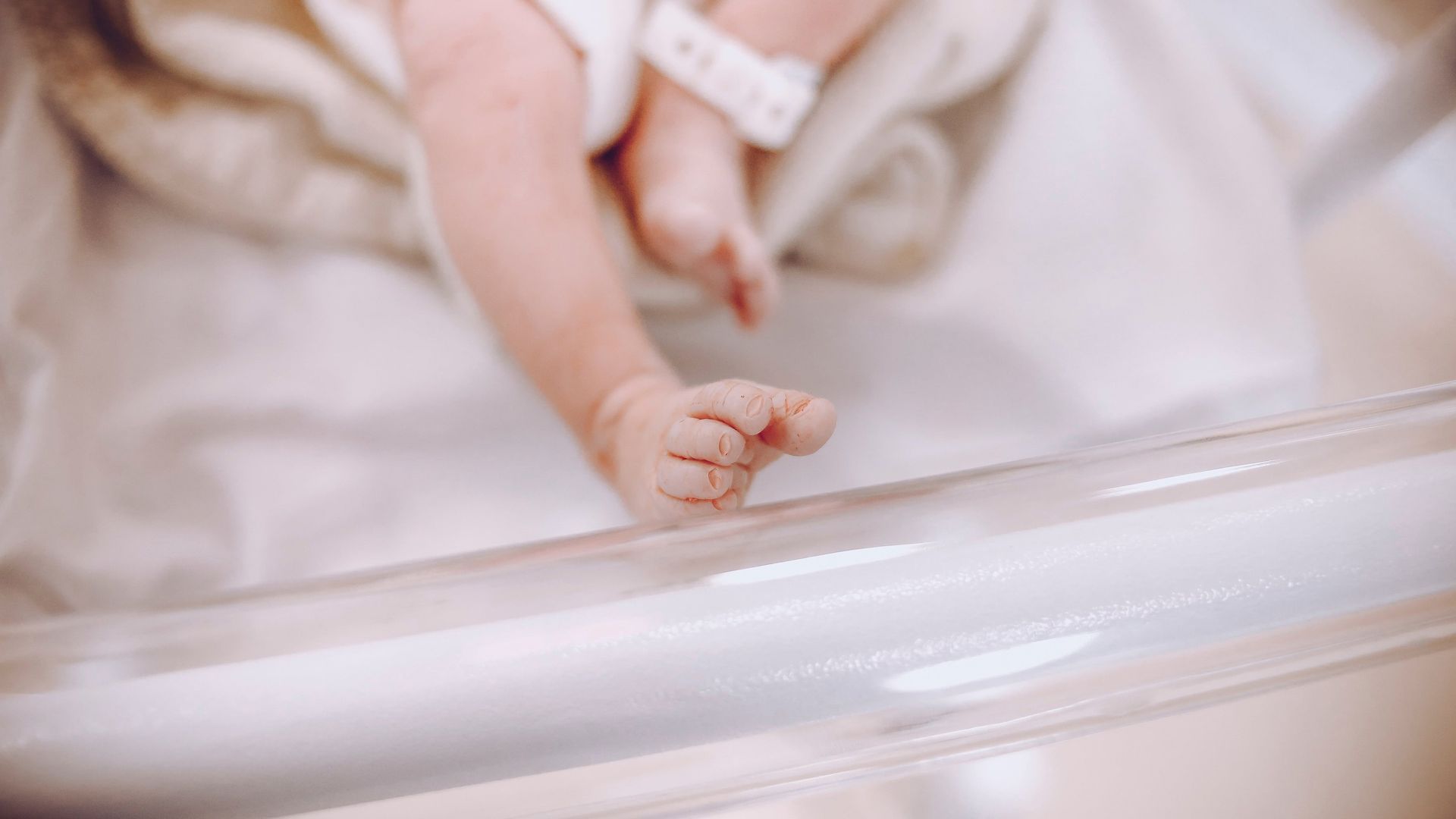 Archivo - Un recién nacido.