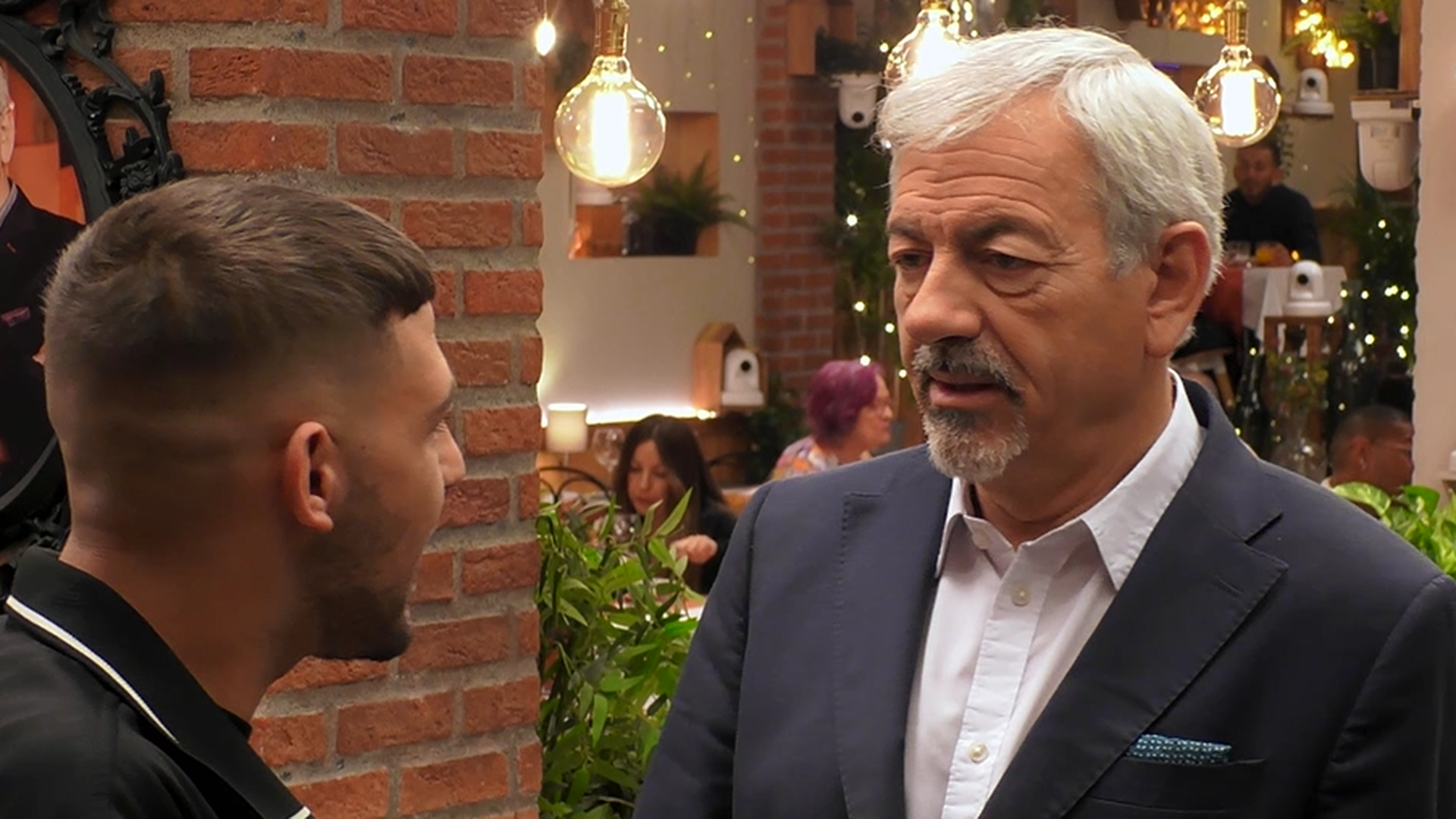 Carlos Sobera, en shock tras descubrir el “aceite esencial de Afrodita” de un soltero: “¿Qué es eso?”