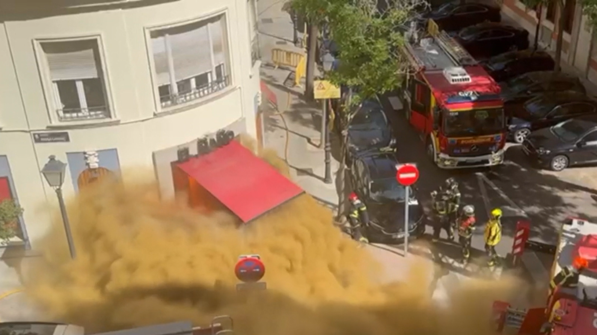 Cómo se forma el backdraft, el fenómeno que sorprendió a los bomberos en el incendio de un restaurante en Madrid Cómo se forma el backdraft, el fenómeno que sorprendió a los bomberos en el incendio de un restaurante en Madrid