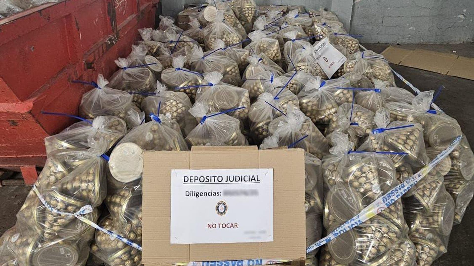 El botín más dulce, interceptado en Barcelona: recuperan 20.000 bombones robados de una furgoneta