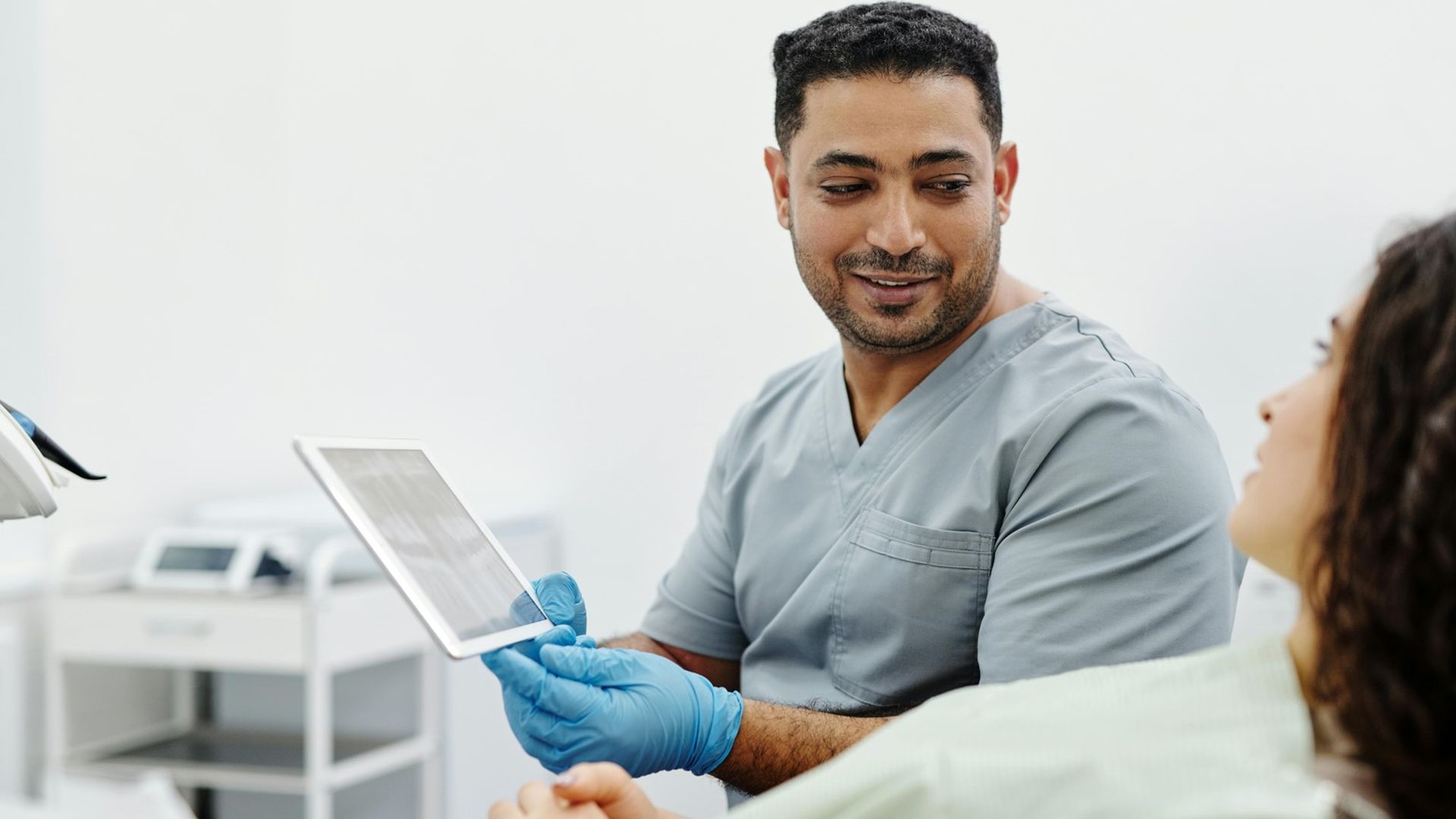 La IA entra en la consulta médica: ¿a qué riesgos se enfrentan los pacientes y sus datos personales?