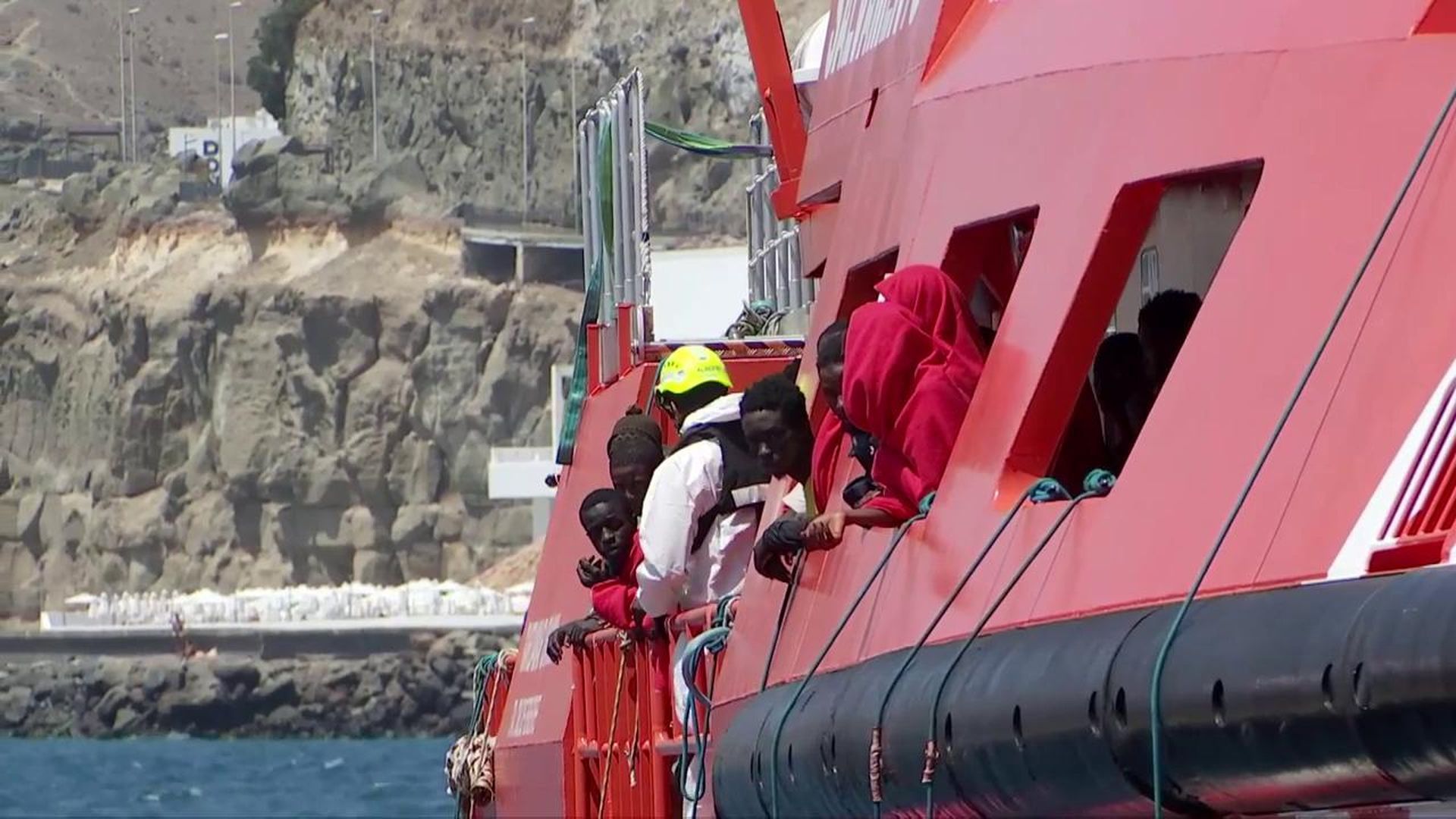 Los inmigrantes detenidos en Gran Canaria podrían haber tirado al mar a unas 50 personas que venían en el cayuco acusándolos de brujería