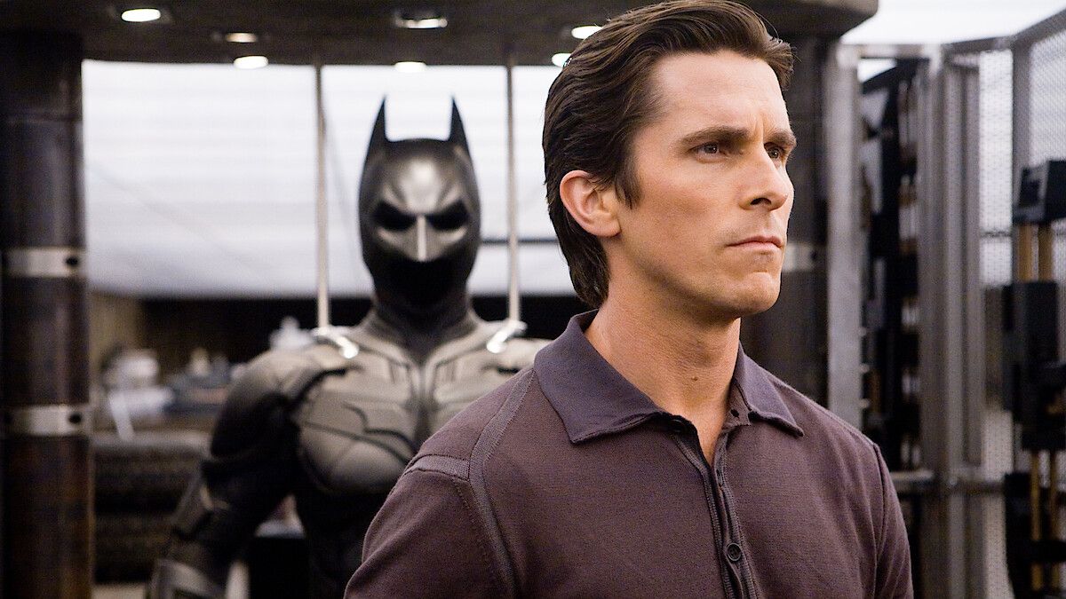 Christian Bale como Bruce Wayne y Batman, en ese orden