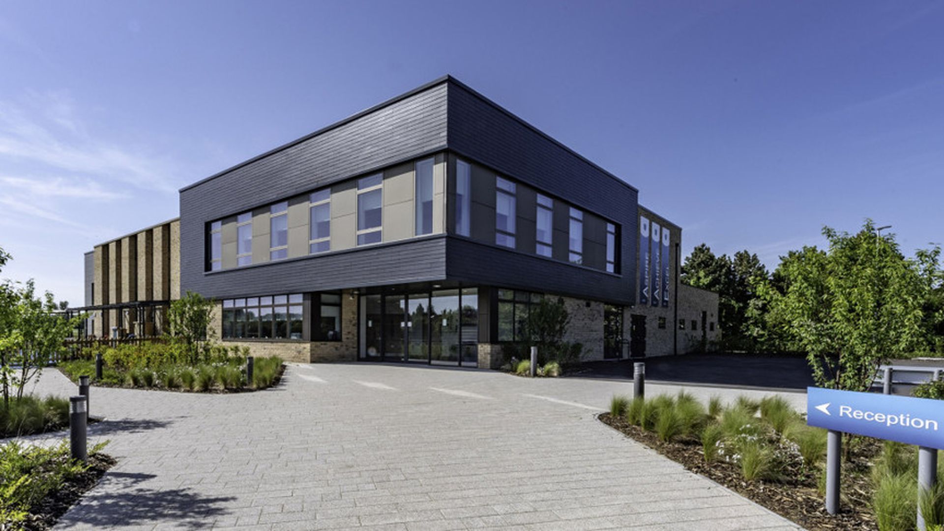 El colegio británico que ha "castigado" a una niña por la medida de su falda