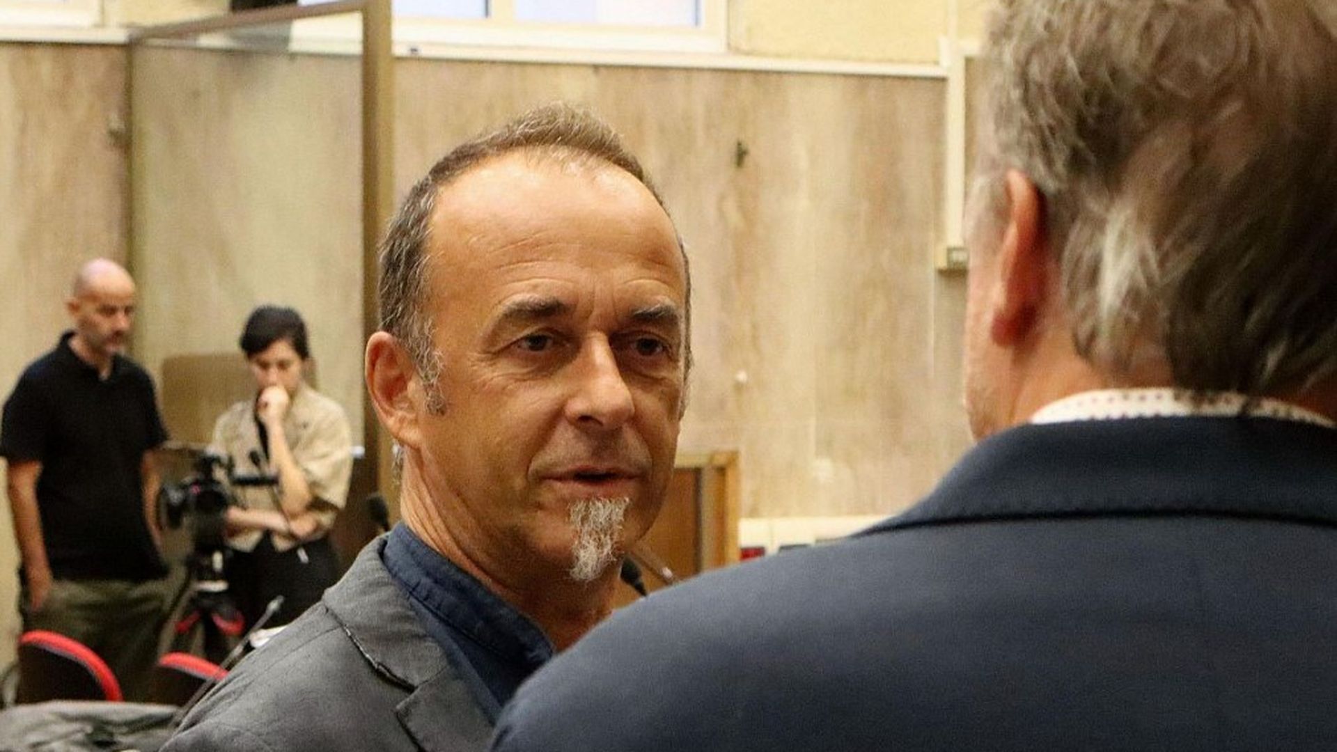 El italiano Francesco Arcuri en el Tribunal de Cagliari, en Cerdeña, Italia, donde se le juzga por maltrato a sus hijos.