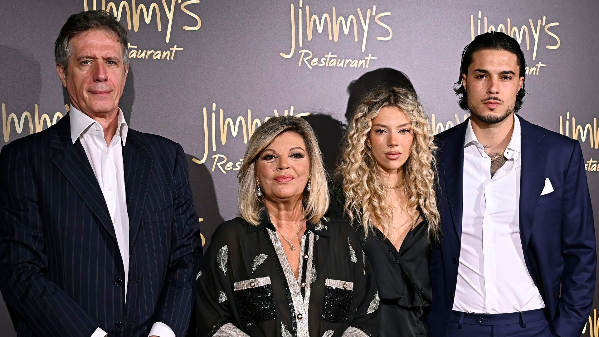 El polémico posado de Terelu Campos con Alejandra Rubio, Carlo Costanzia y su padre