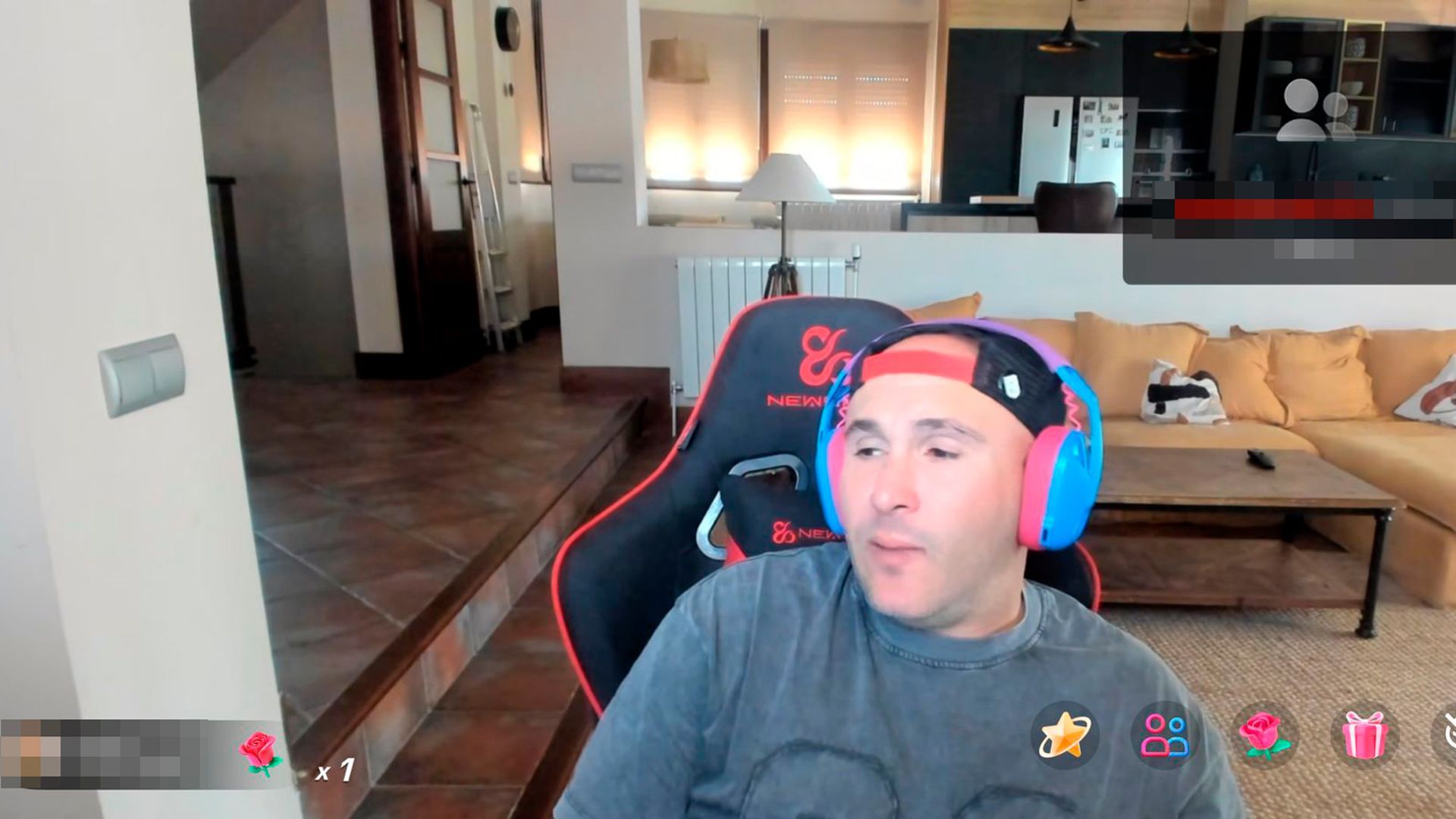 Kiko Rivera, en el 'set-up' del salón de su nueva casa