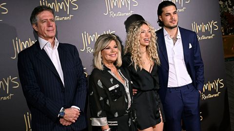 Terelu Campos recibe duras críticas por su posado con Carlo Costanzia  padre: "Un ataque a Mar Flores"