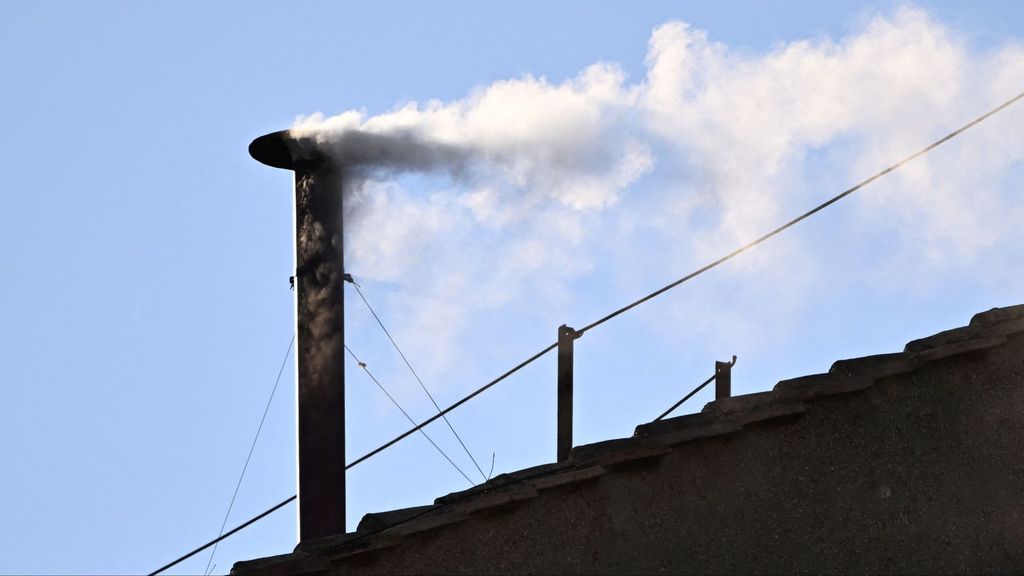 Habemus papam: la fumata blanca en el Vaticano confirma que hay nuevo papa, León XIV