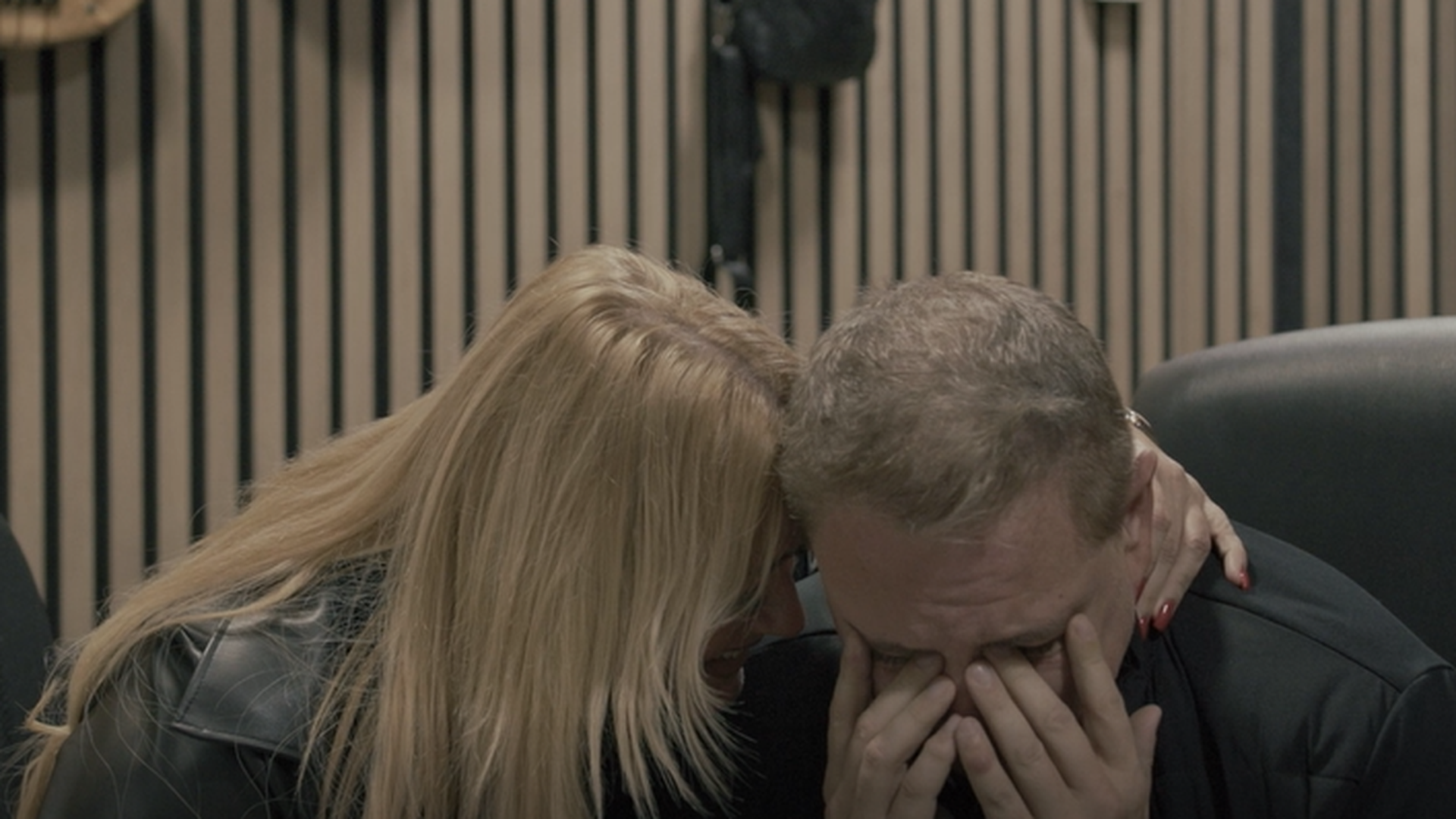 La Húngara se rompe al cantar por primera vez su canción más íntima