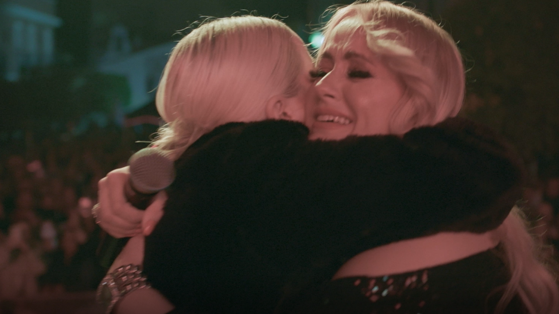 La Húngara se rompe con la sorpresa musical de su hija Laura: “Cuando me han dicho que no ha podido venir…”