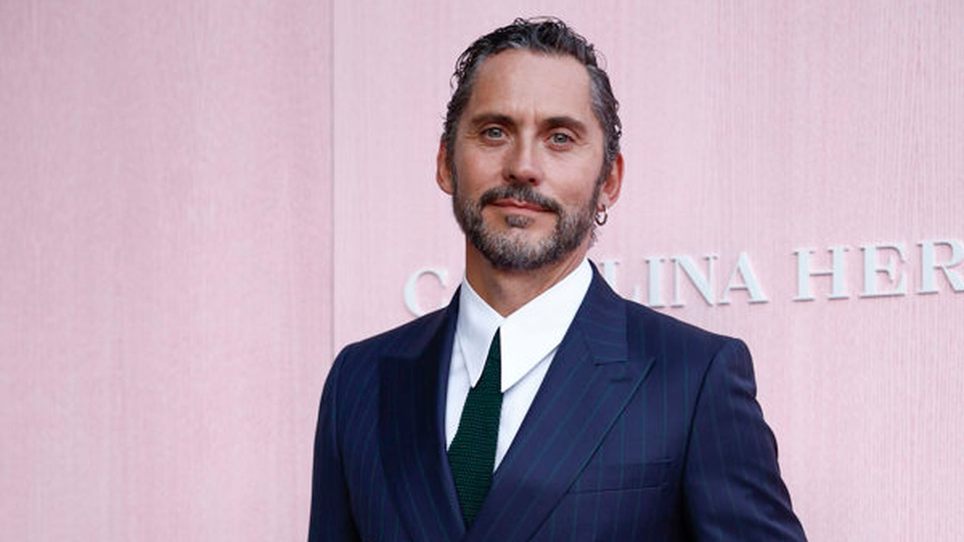 Paco León en el desfile de Carolina Herrera