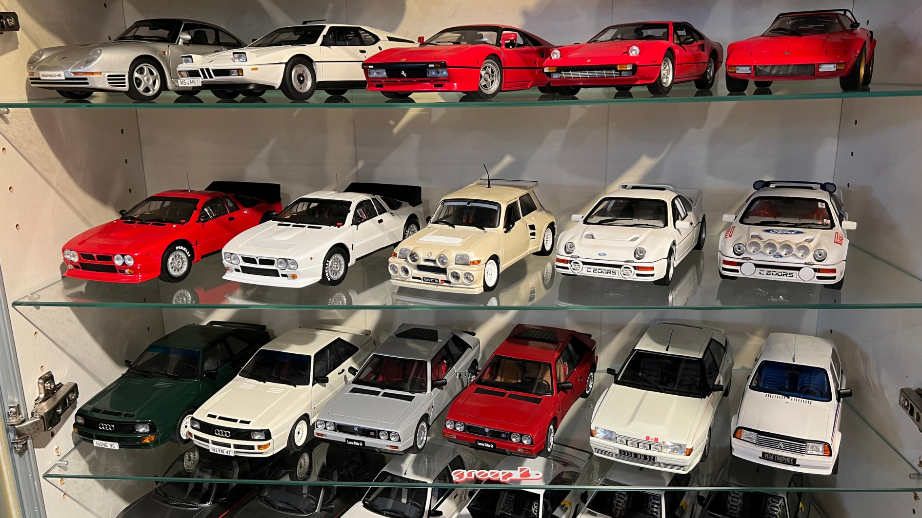 Piezas de la colección particular de coches a escala de Javier Martín