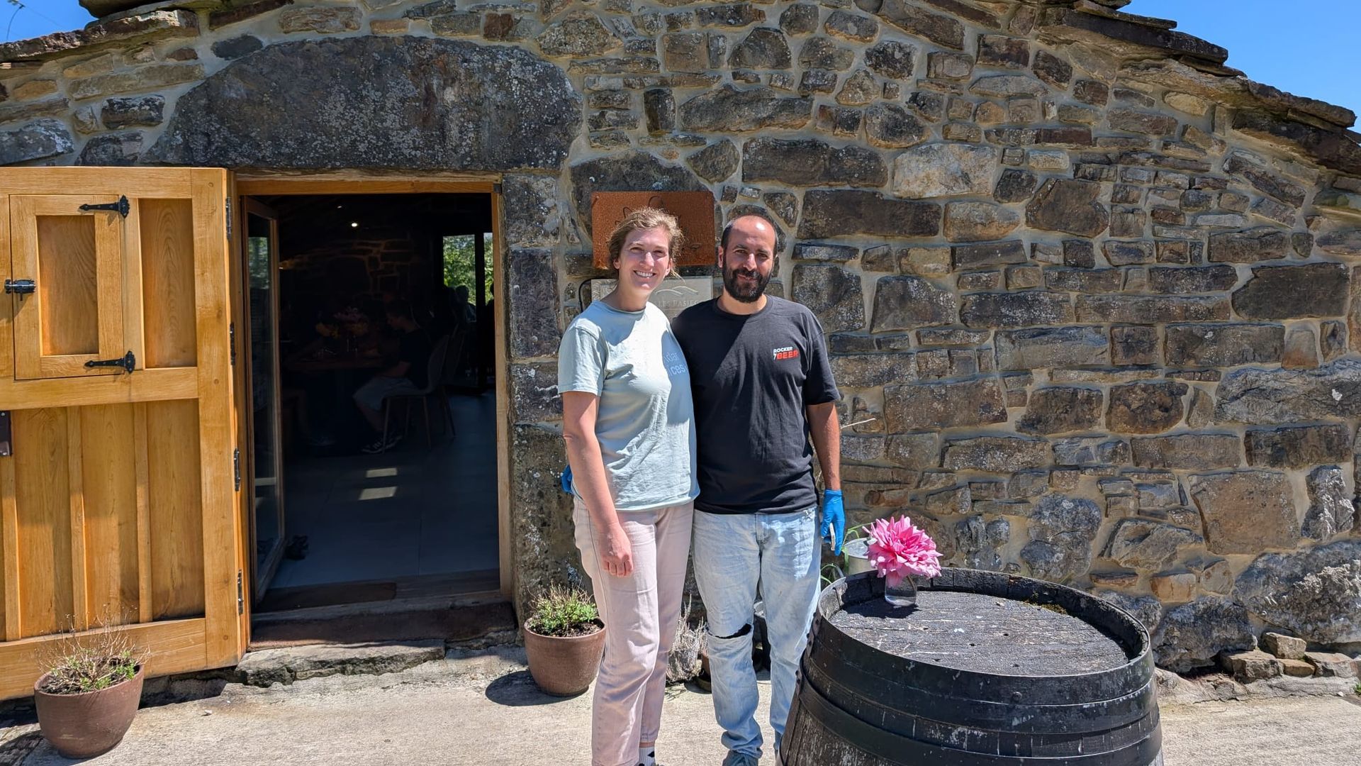 Sara Hart y Aitor Lobato, dueños de La Lleldiría