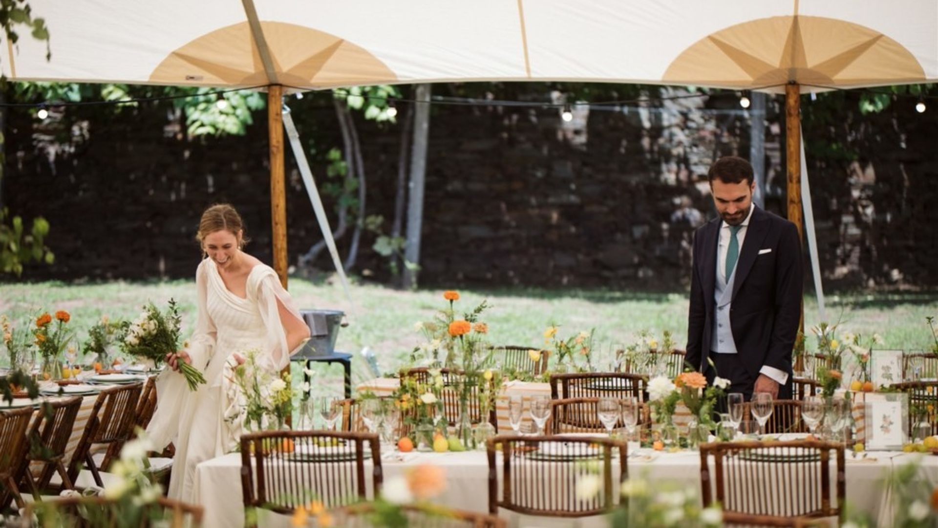 Una boda decorada con tonos amarillos, muy de fin de verano