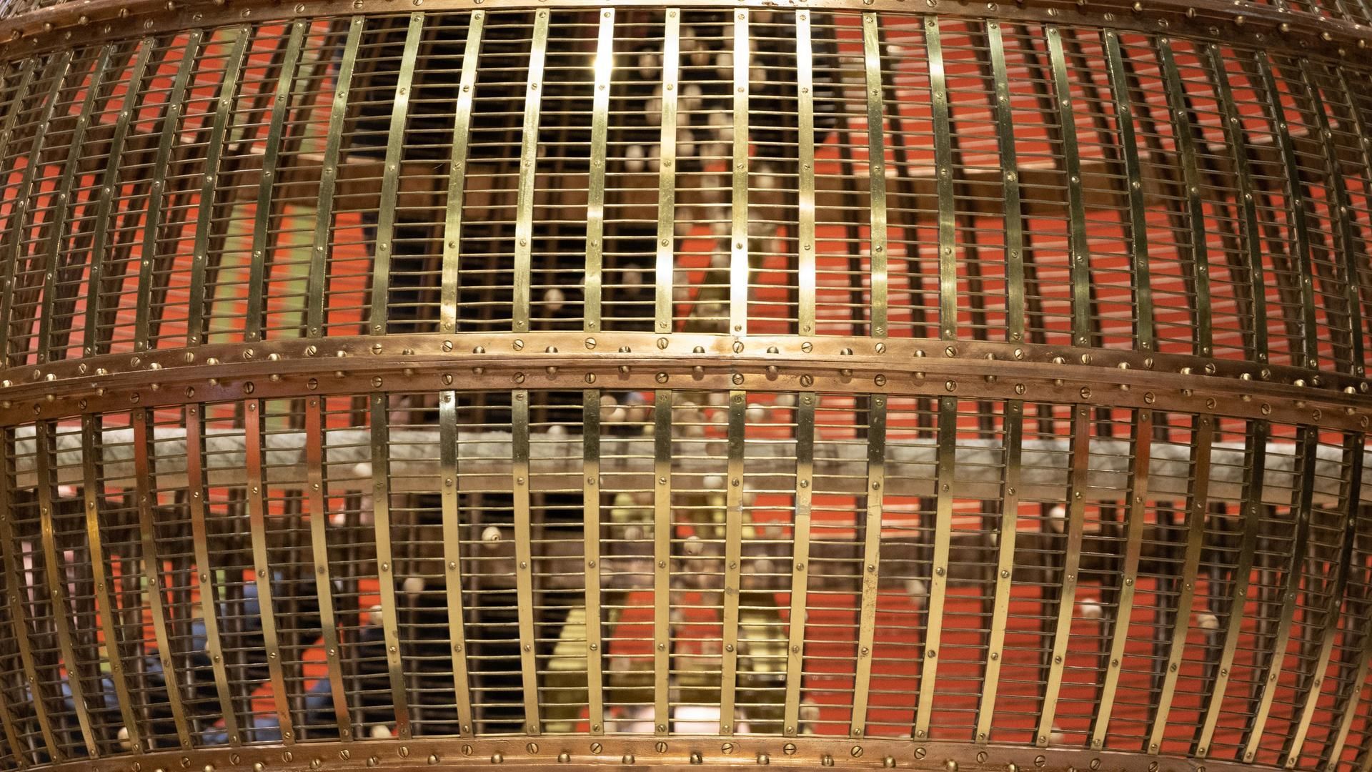 Archivo - Bombo de sorteo de Loterías